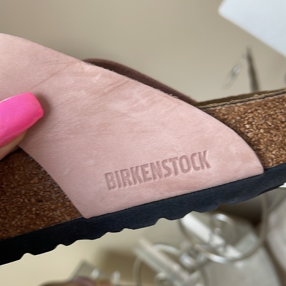 Birkenstock Gizeh big buckle sandals in pink nubuck leather - Picture 8 of 13